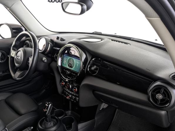 Mini Hatch III (F55/F56) Рестайлинг 2 с пробегом 2021 года, цена 2 690 000 рублей, 39750 км, хэтчбек, Автокод Объявления