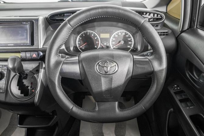 Toyota Wish II Рестайлинг с пробегом 2014 года, цена 1 299 000 рублей, 204000 км, минивэн, Автокод Объявления