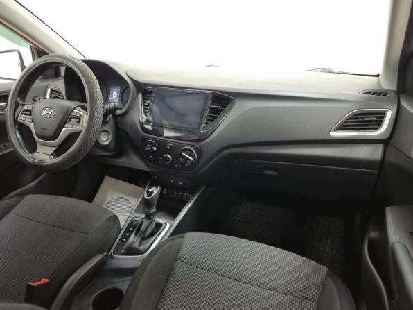 Hyundai Solaris II с пробегом 2017 года, цена 995 000 рублей, 207747 км, седан, Автокод Объявления