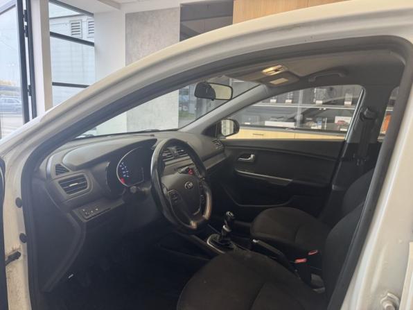 Kia Rio III Рестайлинг с пробегом 2017 года, цена 895 100 рублей, 192338 км, седан, Автокод Объявления