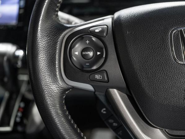 Honda Stepwgn V Рестайлинг с пробегом 2017 года, цена 2 230 000 рублей, 79007 км, минивэн, Автокод Объявления