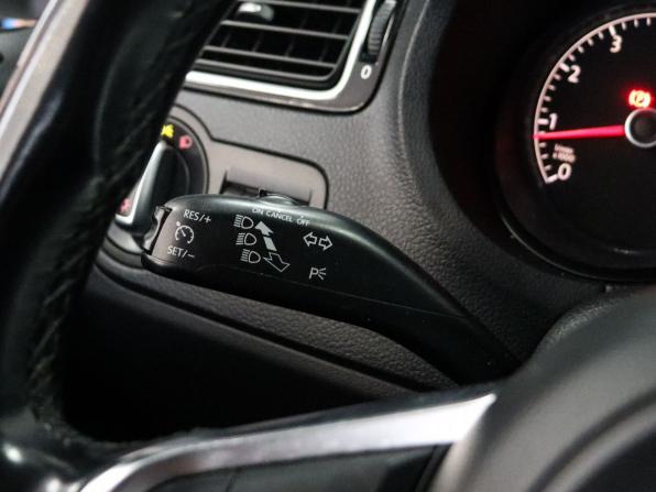 Volkswagen Polo V Рестайлинг с пробегом 2018 года, цена 859 000 рублей, 225000 км, седан, Автокод Объявления