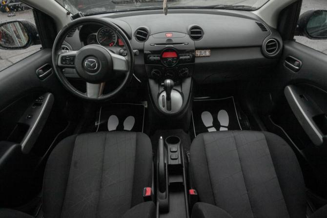 Mazda 2 II Рестайлинг (DE2) с пробегом 2011 года, цена 935 000 рублей, 56000 км, хэтчбек, Автокод Объявления