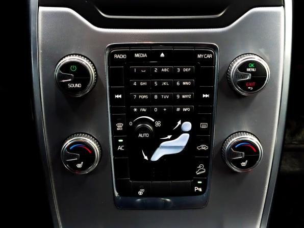 Volvo XC70 II Рестайлинг с пробегом 2014 года, цена 2 647 500 рублей, 106471 км, универсал, Автокод Объявления
