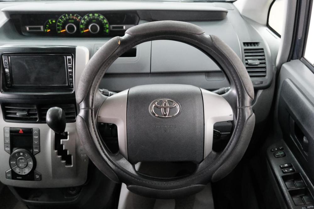 Toyota Voxy II (R70) Омск  - изображение 12