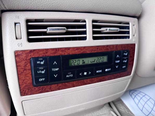 Toyota Land Cruiser 200 Series Рестайлинг 1 с пробегом 2012 года, цена 3 250 000 рублей, 271421 км, внедорожник, Автокод Объявления