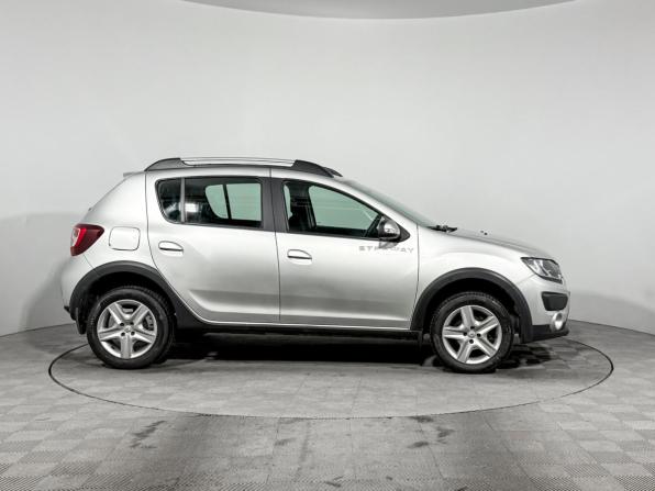 Renault Sandero II с пробегом 2018 года, цена 1 100 000 рублей, 49000 км, хэтчбек, Автокод Объявления