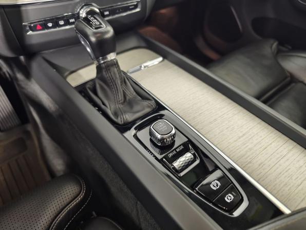 Volvo XC60 II с пробегом 2020 года, цена 3 279 000 рублей, 120782 км, внедорожник, Автокод Объявления
