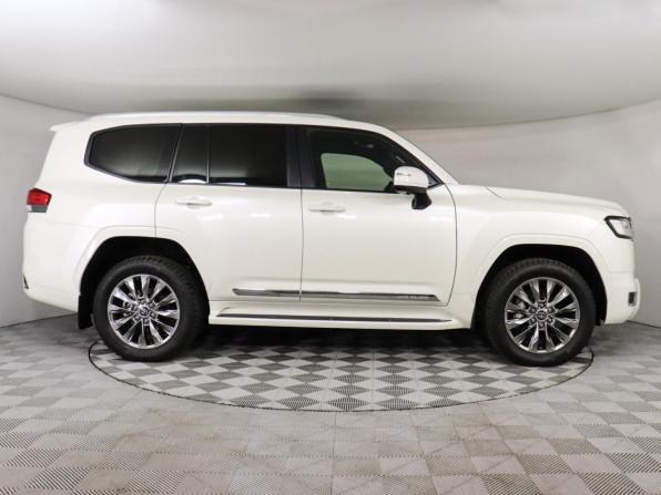 Toyota Land Cruiser 300 Series с пробегом 2022 года, цена 9 950 000 рублей, 28197 км, внедорожник, Автокод Объявления