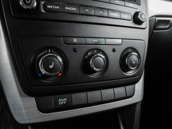 Skoda Yeti I Рестайлинг с пробегом 2014 года, цена 949 000 рублей, 152202 км, внедорожник, Автокод Объявления