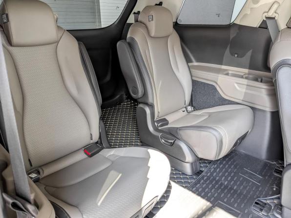 Kia Carnival IV Рестайлинг с пробегом 2024 года, цена 5 880 000 рублей, 19576 км, минивэн, Автокод Объявления
