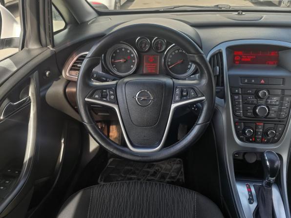 Opel Astra J Рестайлинг с пробегом 2014 года, цена 719 000 рублей, 277163 км, хэтчбек, Автокод Объявления