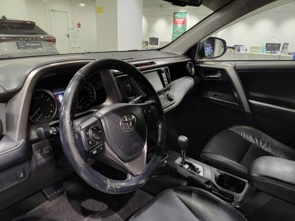 Toyota RAV4 IV (XA40) Рестайлинг с пробегом 2017 года, цена 1 890 000 рублей, 274326 км, внедорожник, Автокод Объявления