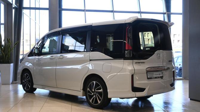 Honda Stepwgn V Рестайлинг с пробегом 2020 года, цена 2 295 000 рублей, 115000 км, минивэн, Автокод Объявления