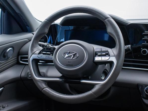 Hyundai Elantra VII (CN7) Рестайлинг с пробегом 2023 года, цена 1 958 000 рублей, 100000 км, седан, Автокод Объявления