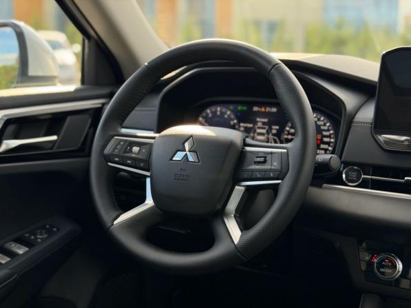 Mitsubishi Outlander IV с пробегом 2023 года, цена 3 810 000 рублей, 30 км, внедорожник, Автокод Объявления