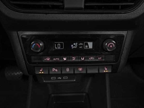 Volkswagen Polo V Рестайлинг с пробегом 2020 года, цена 1 290 000 рублей, 236949 км, седан, Автокод Объявления