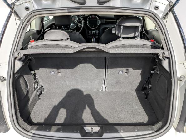 Mini Hatch III (F55/F56) Рестайлинг с пробегом 2018 года, цена 1 800 000 рублей, 73652 км, хэтчбек, Автокод Объявления