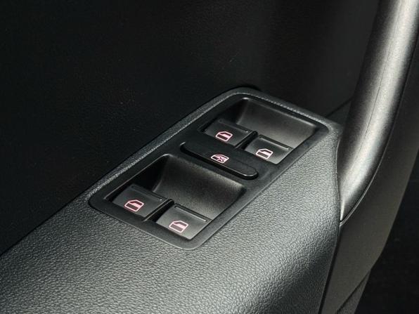 Volkswagen Polo V Рестайлинг с пробегом 2019 года, цена 1 349 000 рублей, 78000 км, седан, Автокод Объявления
