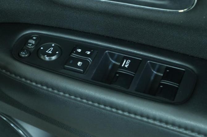 Honda Vezel I с пробегом 2014 года, цена 1 549 000 рублей, 129078 км, внедорожник, Автокод Объявления