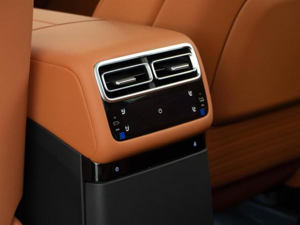 Li Auto (Lixiang) L7 I Рестайлинг с пробегом 2025 года, цена 8 399 050 рублей, 100 км, внедорожник, Автокод Объявления