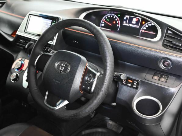 Toyota Sienta II Рестайлинг с пробегом 2018 года, цена 1 550 000 рублей, 100500 км, минивэн, Автокод Объявления