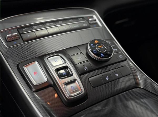 Hyundai Santa Fe IV Рестайлинг с пробегом 2021 года, цена 2 900 000 рублей, 137736 км, внедорожник, Автокод Объявления