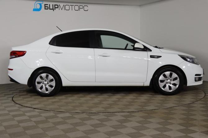 Kia Rio III Рестайлинг с пробегом 2015 года, цена 929 990 рублей, 102244 км, седан, Автокод Объявления