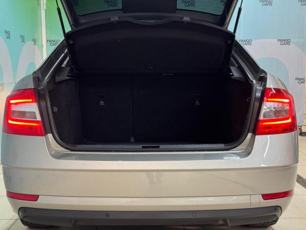 Skoda Octavia III (A7) Рестайлинг с пробегом 2019 года, цена 1 188 000 рублей, 302791 км, лифтбек, Автокод Объявления