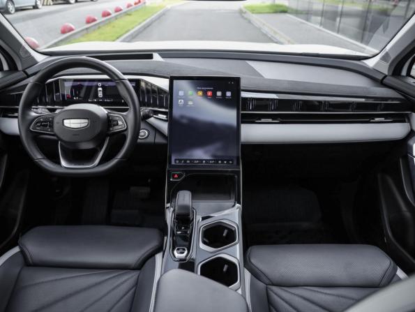 Geely Atlas II с пробегом 2024 года, цена 2 749 000 рублей, 27163 км, внедорожник, Автокод Объявления