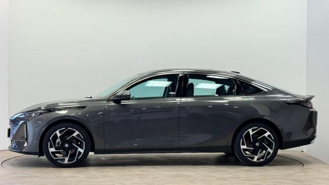 Changan Lamore с пробегом 2023 года, цена 1 950 000 рублей, 10122 км, седан, Автокод Объявления