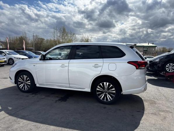 Mitsubishi Outlander III Рестайлинг 3 с пробегом 2022 года, цена 2 700 000 рублей, 49547 км, внедорожник, Автокод Объявления