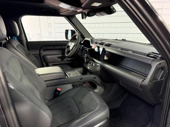 Land Rover Defender II с пробегом 2022 года, цена 14 700 000 рублей, 17959 км, внедорожник, Автокод Объявления