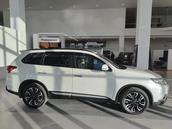 Mitsubishi Outlander III Рестайлинг 3 с пробегом 2022 года, цена 3 157 000 рублей, 57798 км, внедорожник, Автокод Объявления