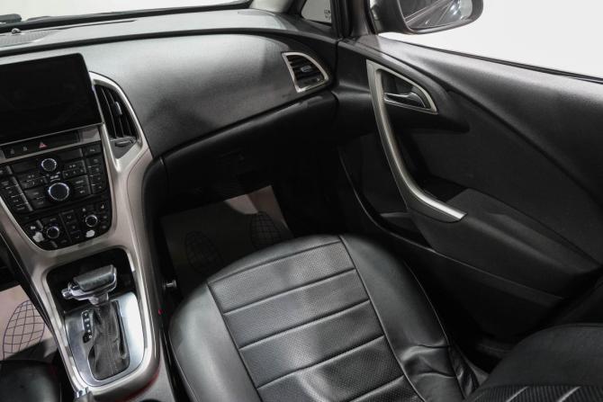 Opel Astra J Рестайлинг с пробегом 2011 года, цена 849 000 рублей, 200000 км, хэтчбек, Автокод Объявления