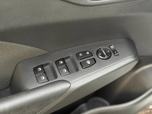 Hyundai Solaris II с пробегом 2017 года, цена 1 240 000 рублей, 114000 км, седан, Автокод Объявления