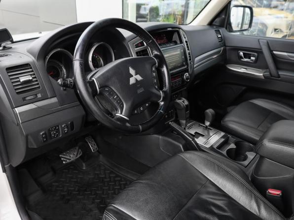 Mitsubishi Pajero IV Рестайлинг 2 с пробегом 2019 года, цена 3 198 000 рублей, 110758 км, внедорожник, Автокод Объявления