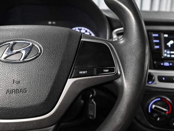 Hyundai Solaris II с пробегом 2018 года, цена 829 000 рублей, 225050 км, седан, Автокод Объявления