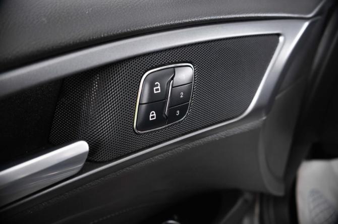 Ford Mondeo V с пробегом 2016 года, цена 1 649 000 рублей, 195236 км, седан, Автокод Объявления