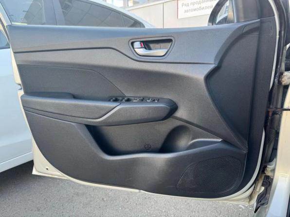 Hyundai Solaris II с пробегом 2019 года, цена 1 345 000 рублей, 68090 км, седан, Автокод Объявления