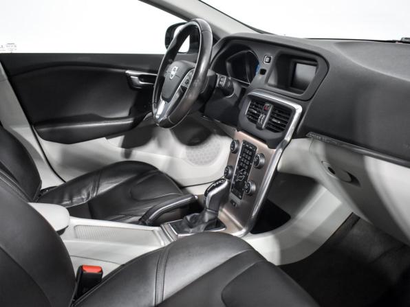 Volvo V40 Cross Country I Рестайлинг с пробегом 2016 года, цена 1 329 000 рублей, 162313 км, хэтчбек, Автокод Объявления
