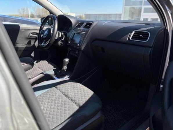 Volkswagen Polo V Рестайлинг с пробегом 2019 года, цена 1 440 000 рублей, 139531 км, седан, Автокод Объявления