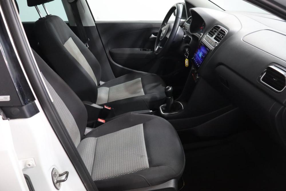 Volkswagen Polo V Санкт-Петербург  - изображение 10