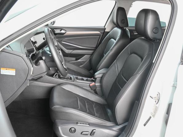 Volkswagen Jetta VII Рестайлинг с пробегом 2022 года, цена 2 239 000 рублей, 42143 км, седан, Автокод Объявления