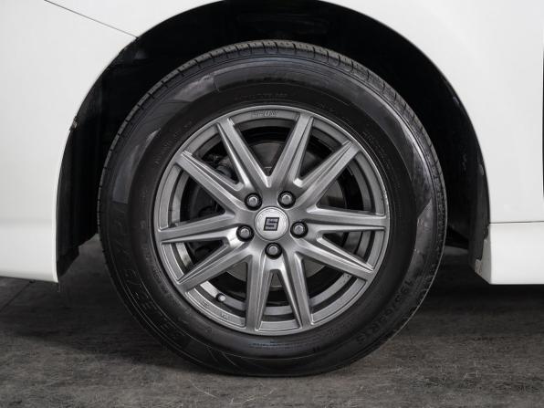 Toyota Wish II Рестайлинг с пробегом 2013 года, цена 1 300 000 рублей, 144603 км, минивэн, Автокод Объявления