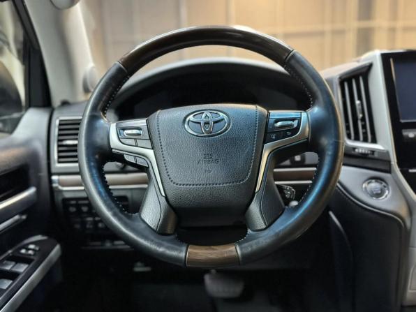 Toyota Land Cruiser 200 Series Рестайлинг 2 с пробегом 2019 года, цена 7 997 000 рублей, 130780 км, внедорожник, Автокод Объявления