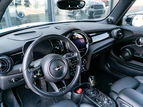Mini Hatch III (F55/F56) Рестайлинг 2 с пробегом 2021 года, цена 3 190 000 рублей, 22506 км, хэтчбек, Автокод Объявления