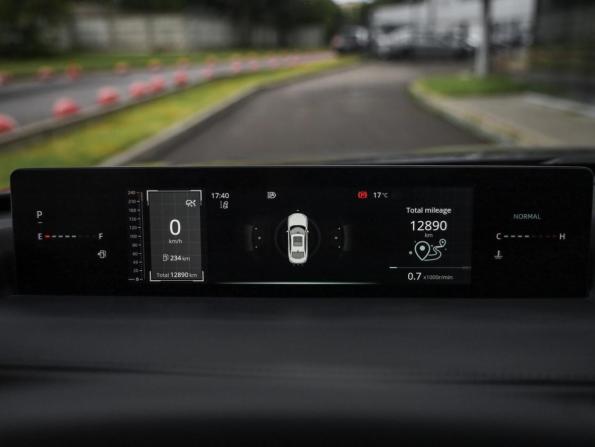 Changan Lamore с пробегом 2024 года, цена 2 050 000 рублей, 12853 км, седан, Автокод Объявления