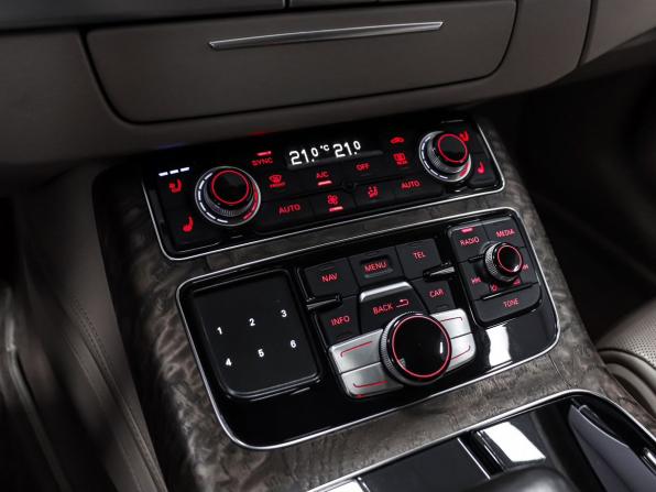 Audi A8 III (D4) Рестайлинг с пробегом 2015 года, цена 2 990 000 рублей, 327834 км, седан, Автокод Объявления