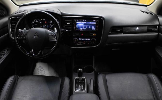 Mitsubishi Outlander III Рестайлинг 2 с пробегом 2015 года, цена 1 599 000 рублей, 163372 км, внедорожник, Автокод Объявления